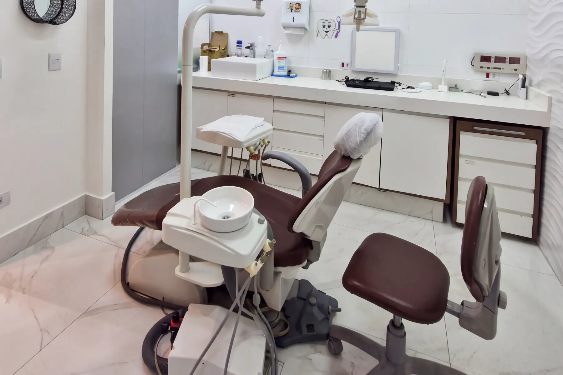 Cadeira odontológica em um consultório da Nova Perolla Odontologia